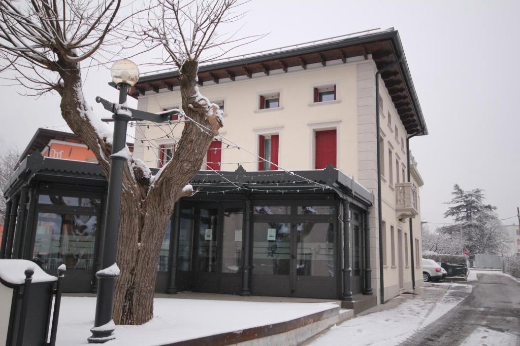 La Locanda Alla Stazione Hotel Ponte nellʼAlpi Eksteriør billede